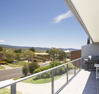 Acacia 2 - Luxurious Holiday Townhouse - Accommodation Adelaide