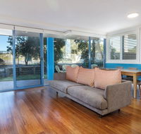 Across the road from the beach - Accommodation Adelaide