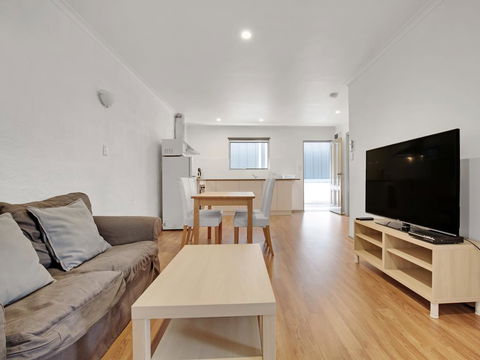 Adelaide Holiday Homes - Accommodation Adelaide 2
