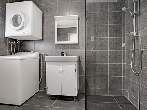 Adelaide Holiday Homes - Accommodation Adelaide 3