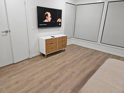 E 4 Room Retreat Family Friendly - Accommodation Adelaide 2