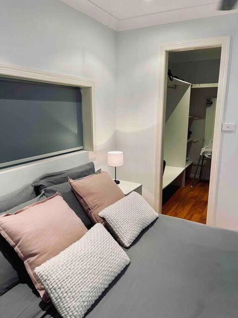 DOCK 08 Riverside Entertainer Pets Welcome - Accommodation Adelaide 3