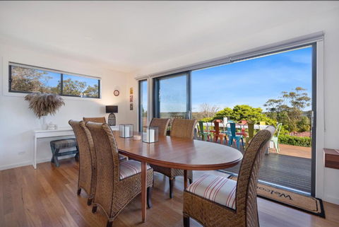 EAST52A - Lake Views - Accommodation Adelaide 3