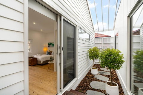 Eastern Beach Retreat - Accommodation Adelaide 4