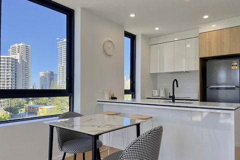 E.S. Surfers Paradise - Accommodation Adelaide 3