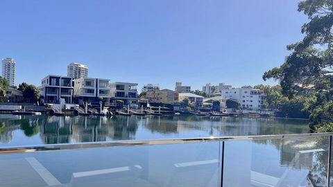 E.S. Surfers Paradise - Accommodation Adelaide 1