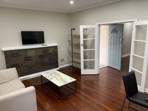 Executive Central Home - Accommodation Adelaide 3