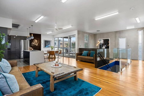 Exquisite Beachside Mansion - Accommodation Adelaide 3