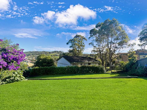 Fab 3-Bed Stay With Great Outdoors & Water Views - Accommodation Adelaide 0