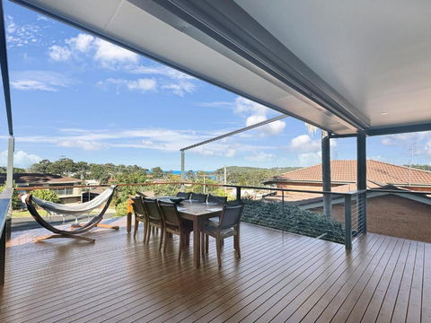 Fab 3-Bed Stay With Great Outdoors & Water Views - Accommodation Adelaide 1