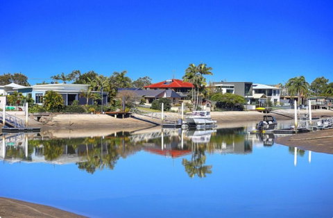 Fabulous Canal-front Unit In Mooloolaba - Accommodation Adelaide 1