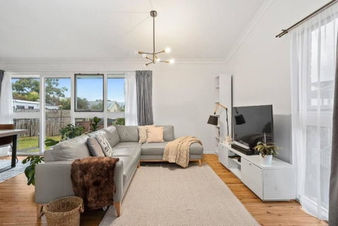 Family Home With Views - Kanahooka - Accommodation Adelaide 1