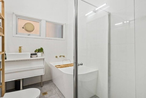 Family Home With Views - Kanahooka - Accommodation Adelaide 4
