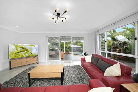 Family Escape Serene Oasis With Pool And AC - Accommodation Adelaide 1