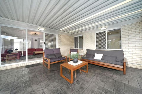 Family Escape Serene Oasis With Pool And AC - Accommodation Adelaide 3