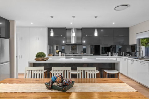 Family Vacation Escapade Shops Beach And Sun Await - Accommodation Adelaide 1