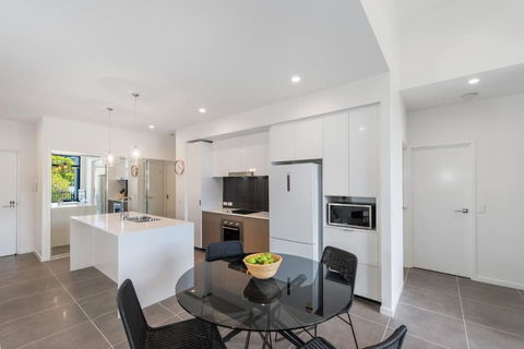 H6B - Round About Bulimba - Accommodation Adelaide 0