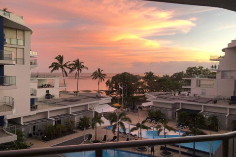 Hamptons Meets Hervey Bay In Upmarket Resort - Ocean Views - Accommodation Adelaide 1