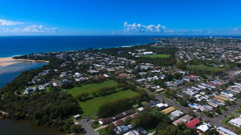 Hamptons Townhouse On Currimundi Lake - Accommodation Adelaide 0