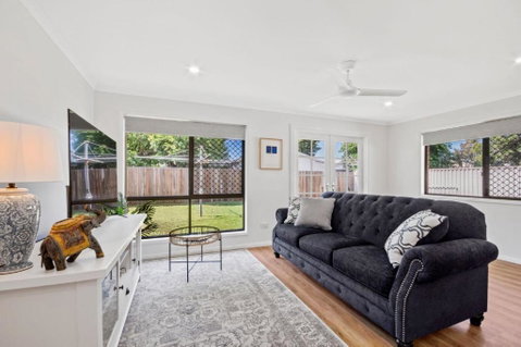 Hamptons Townhouse On Currimundi Lake - Accommodation Adelaide 1