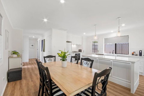 Hamptons Townhouse On Currimundi Lake - Accommodation Adelaide 2