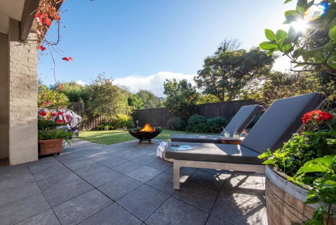 Hanalei Beach House Pet Friendly Coastal Retreat, Walk To Beach - Accommodation Adelaide 0