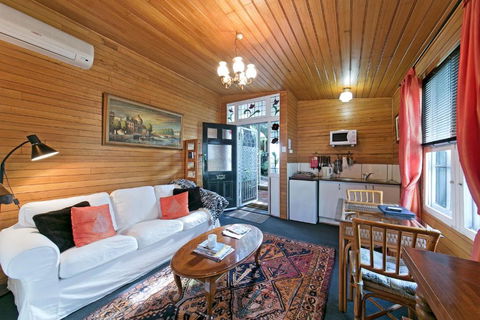Hillside Country Retreat - Accommodation Adelaide 0