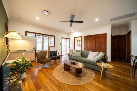 House Of Fairy Wren -Charming Queenslander Cottage Mins Drive To Brisbane CBD And Gabba Stadium! - Accommodation Adelaide 0