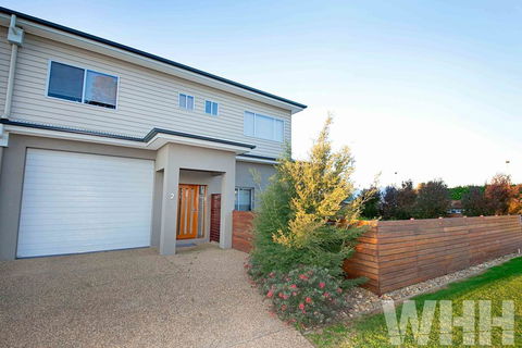 Adelphi Views On Luton - Woodlands - Accommodation Adelaide 0