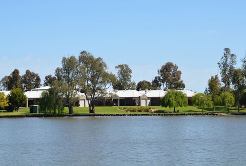 Adelphi Views On Luton - Woodlands - Accommodation Adelaide 2