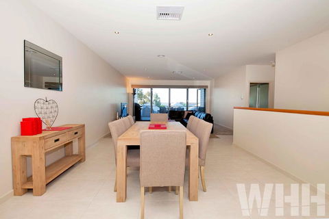 Adelphi Views On Luton - Woodlands - Accommodation Adelaide 3