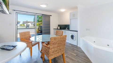 Adrift Apartments - Accommodation Adelaide 3
