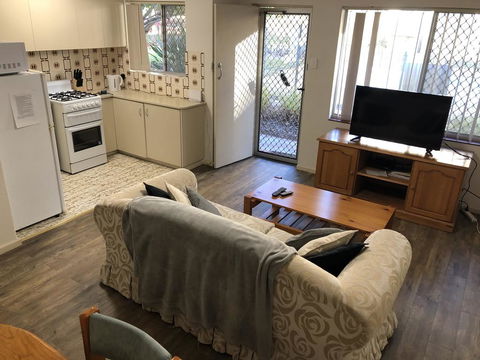 Affordable Comfortable Inglewood Apartment+Pool - Accommodation Adelaide 3