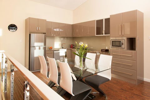 Albany Waves - Accommodation Adelaide 0