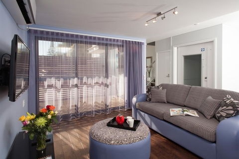 Albany Waves - Accommodation Adelaide 3