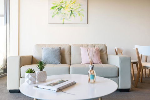 Albert Park City View Stylish 1 Bedroom Apartment - Accommodation Adelaide 2