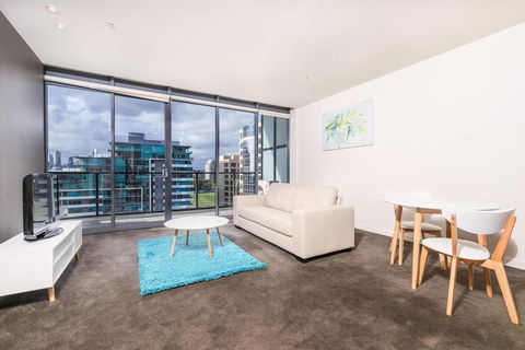 Albert Park City View Stylish 1 Bedroom Apartment - Accommodation Adelaide 3