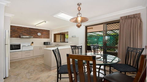 Alexander Palms - Accommodation Adelaide 0