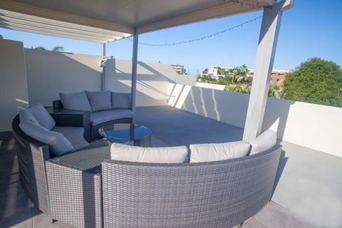 Alexandra Headland Luxury Townhouse - Accommodation Adelaide 2