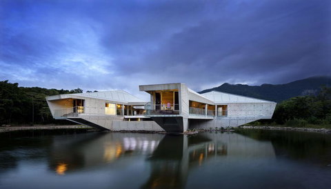 Alkira Award Winning Luxury Beachfront Rainforest Holiday House - Accommodation Adelaide 0