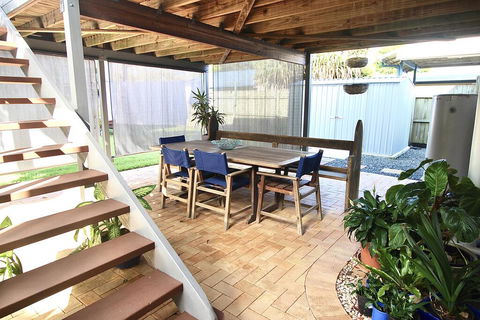 Aloha Alex Beach House Pet-friendly- 450m To The Beach - Accommodation Adelaide 1