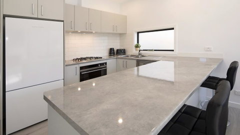 Alpine Lake Retreat - Accommodation Adelaide 2