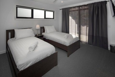 Alpine Lake Retreat - Accommodation Adelaide 1