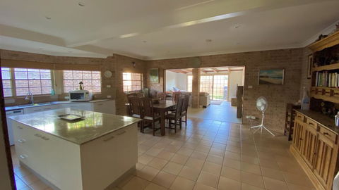 Amazing Beach House - Accommodation Adelaide 3