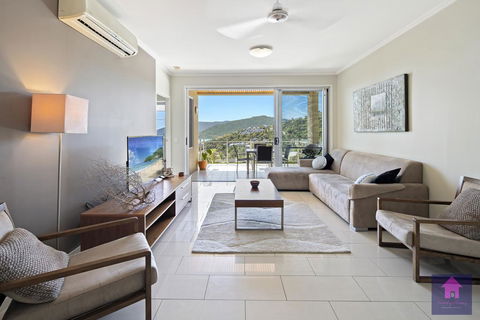 Amazing Ocean Views, Pool, Award Winning Location, Airlie Beach - Accommodation Adelaide 3