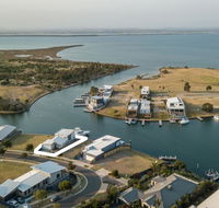Anchored - Access to the Gippsland Lakes - Accommodation Adelaide
