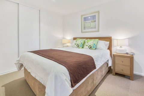 APOLLO BLUE 6 - Modern Waterfront Apartment - Accommodation Adelaide 2