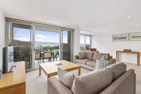 APOLLO BLUE 6 - Modern Waterfront Apartment - Accommodation Adelaide 0