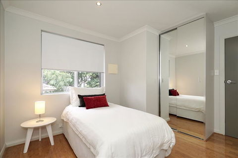Applecross Riverside Apt - Accommodation Adelaide 0