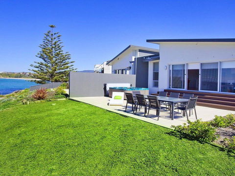 Aqua - Views Over Jones Beach - Accommodation Adelaide 0